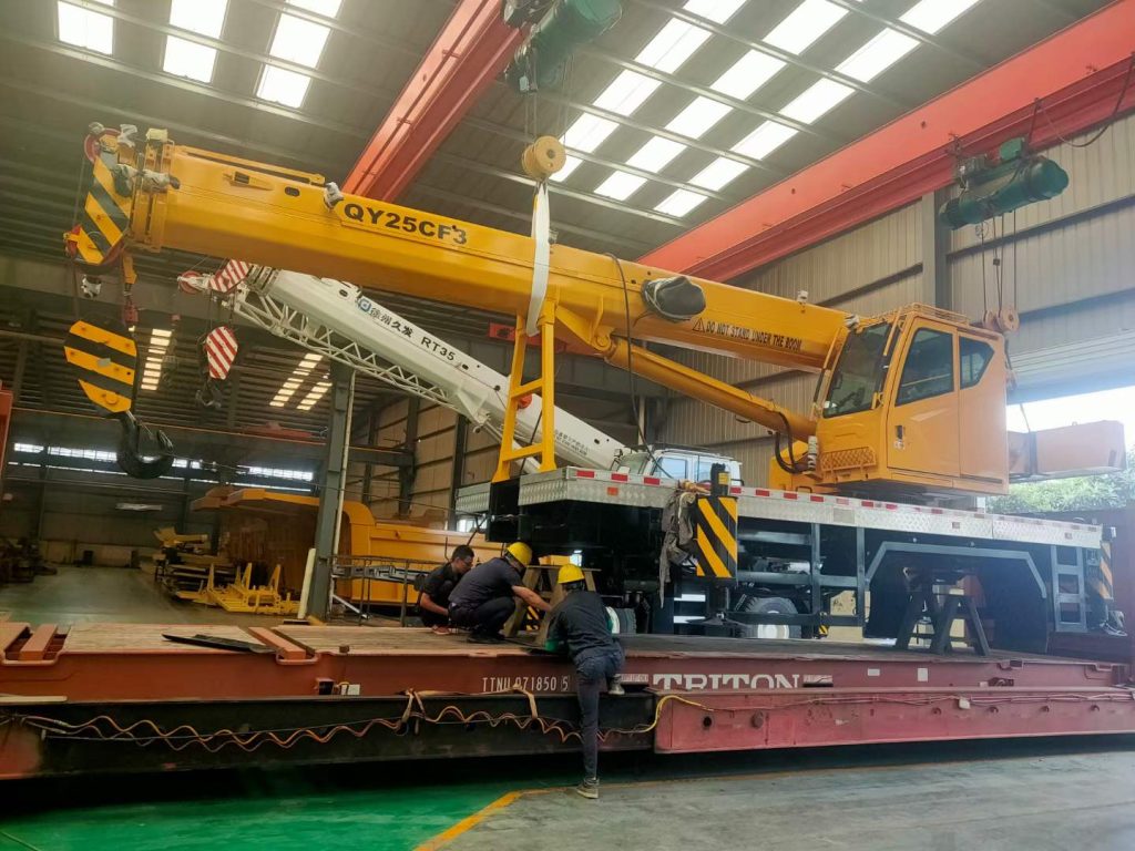 1噸塔機(jī)&25噸汽車(chē)吊上裝 發(fā)貨